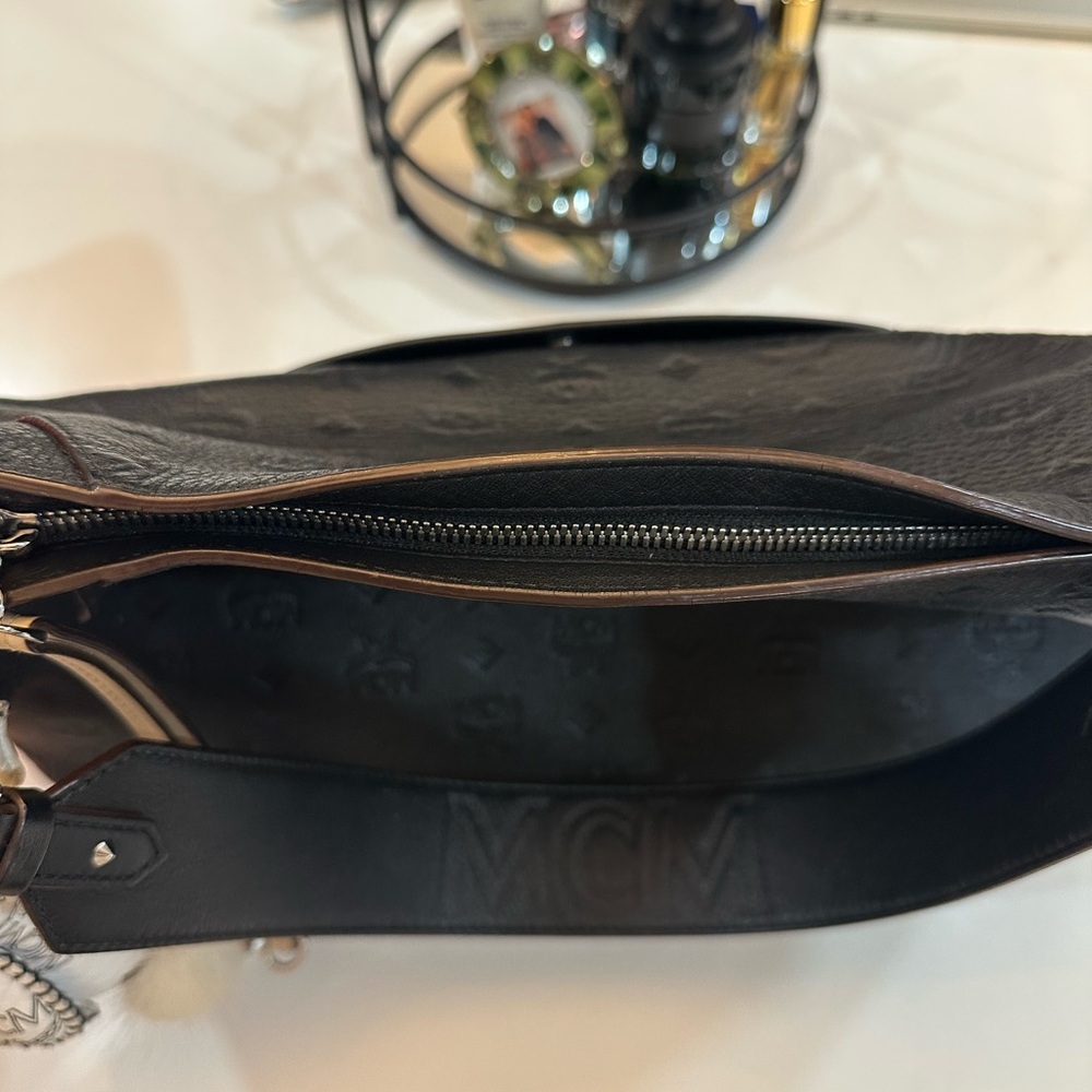 MCM Leather Shoulder Bag & key chain bunny - Picture 12 of 16
